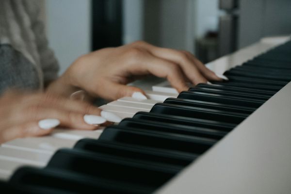 Top critères pour sélectionner un cours de piano à Paris
